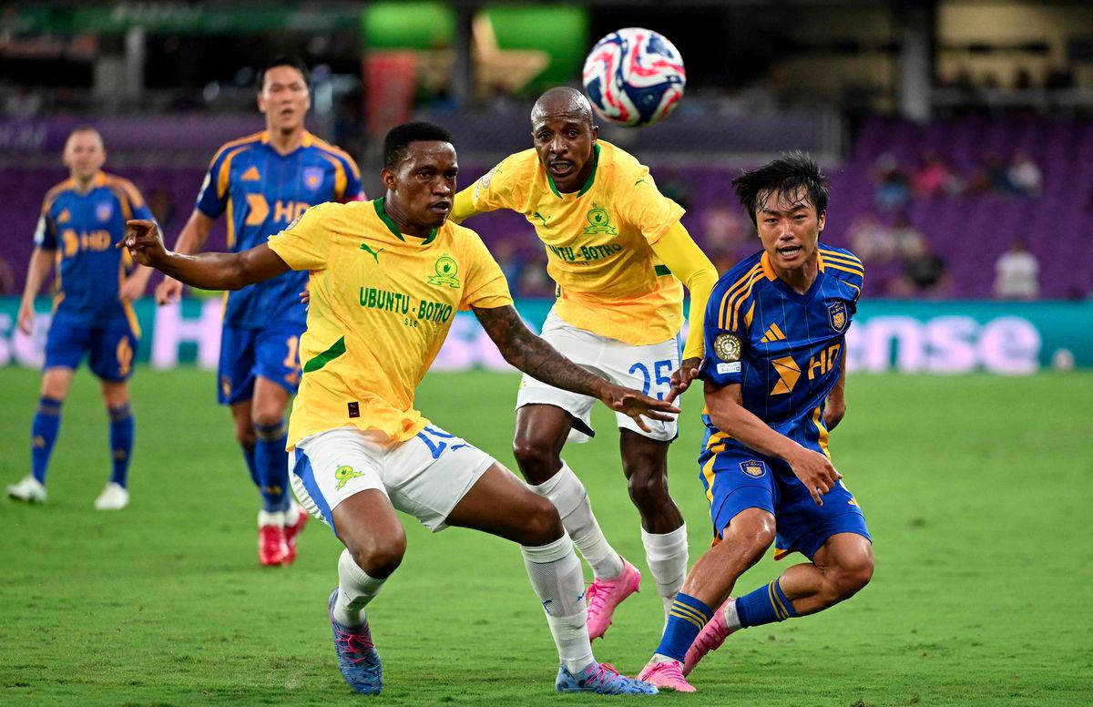 Ulsan Hyundai FC's South Korean midfielder #07 Ko Seungbeom (R), Sundowns' South African defenders #20 Grant Kekana and #25 Khuliso Mudau fight for the ball during the FIFA Club World Cup 2025 Group F football match between South Korea's Ulsan HD and South Africa's Mamelodi Sundowns at the Inter&amp;Co stadium in Orlando on June 17, 2025. - AFPPIX