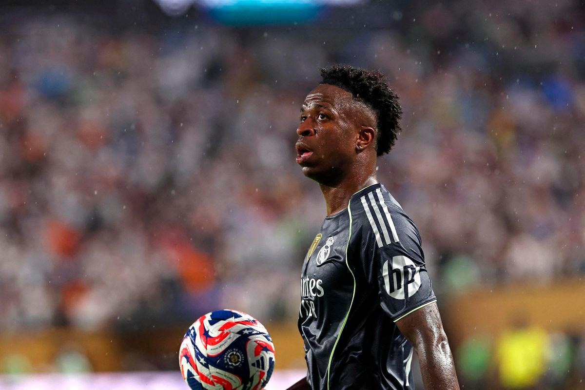 Real Madrid’s Brazilian forward #07 Vinicius Junior celebrates scoring his team’s first goal during the FIFA Club World Cup 2025 Group H football match between Austria’s FC Salzburg and Spain’s Real Madrid at Lincoln Financial Field Stadium in Philadelphia on June 26, 2025.