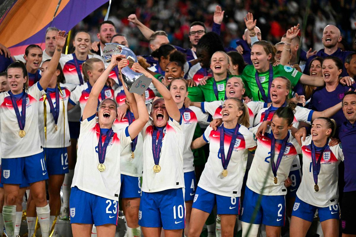 England's players lift the trophy as they celebrate winning the UEFA Women's Euro 2025 final football match between England and Spain at the St. Jakob-Park Stadium in Basel, on July 27, 2025. England beat Spain 3-1 on penalties to win the Women's Euro 2025. - AFPPIX