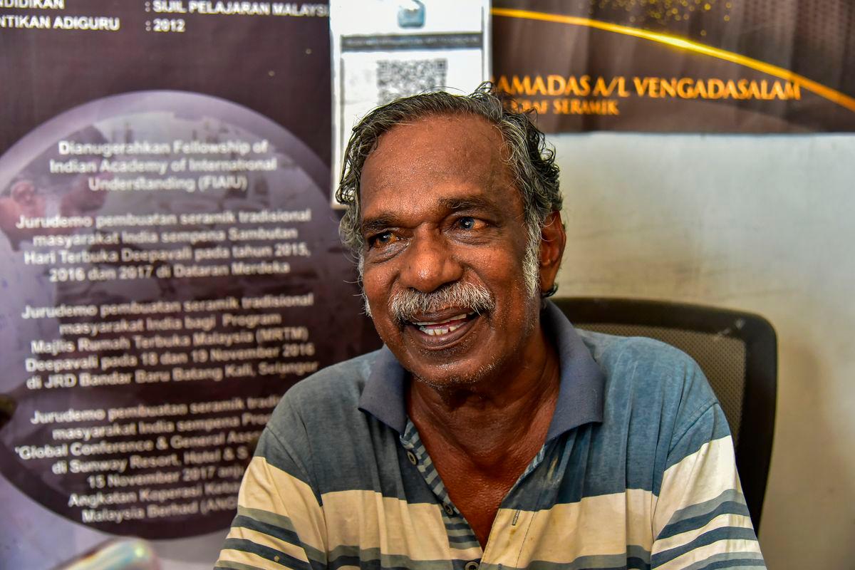 Pemilik kedai Ramadas Pottery, V. Ramadas ketika ditemui pada program Star Healing 2025 anjuran Tourism Malaysia di premisnya baru-baru ini - BERNAMA