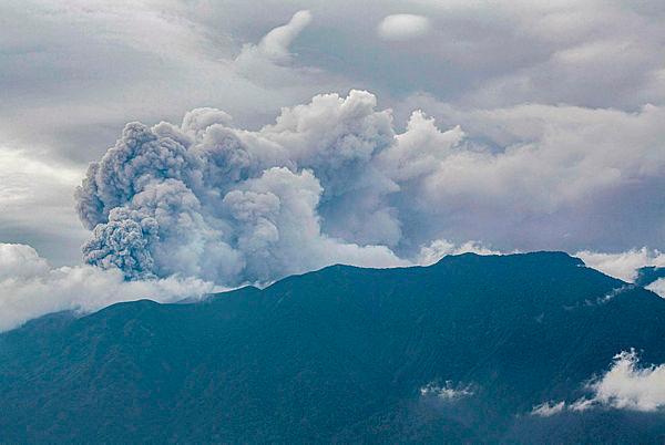 Volcanic ash spews from Mount Marapi during an eruption as seen from Tanah Datar in West Sumatra–AFPPix