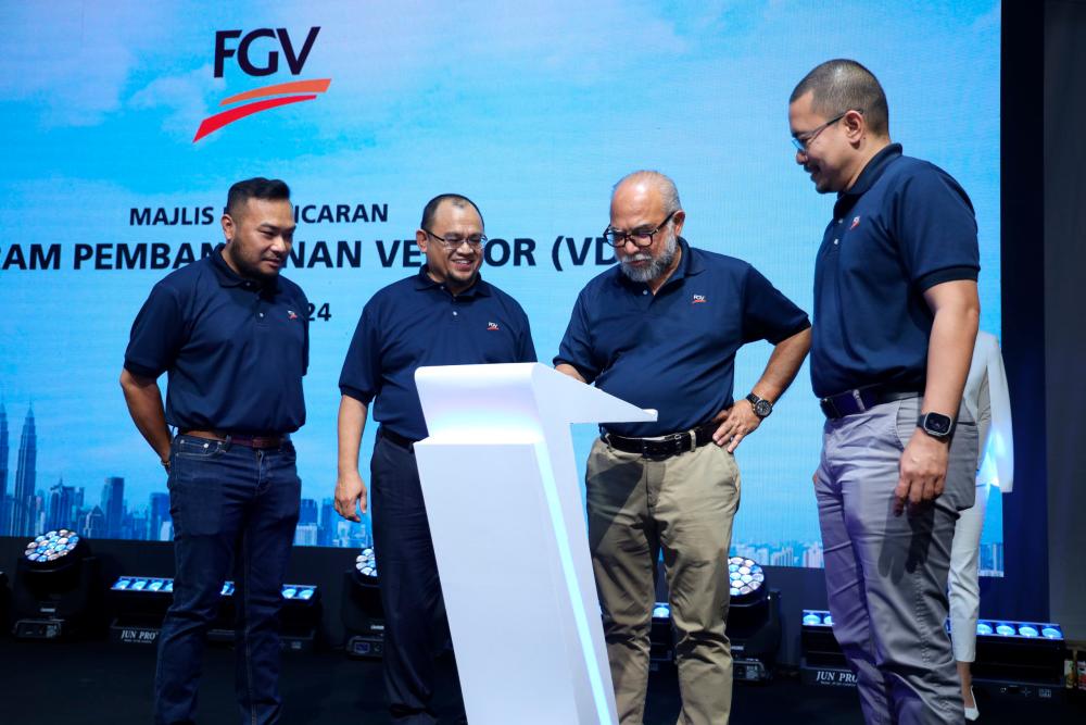 Launching of the VDP. (From left) FGV vice president of business development Ami Rozaidi Chik Ros, group chief financial officer Datuk Mohd Hairul Abdul Hamid, Rastam and Nazrul Mansor.