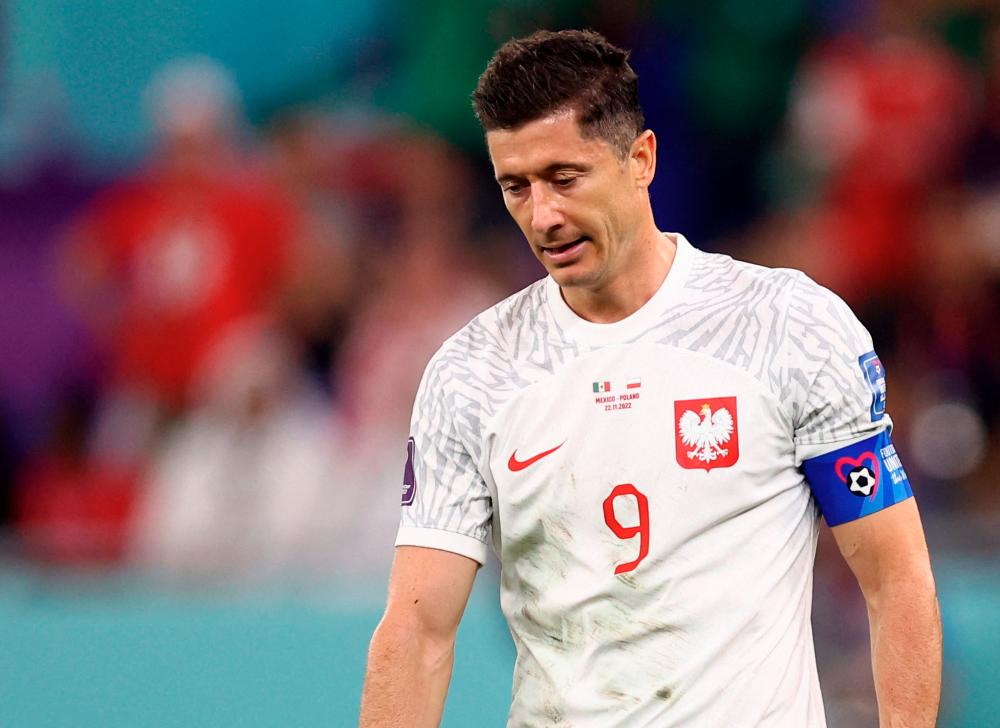 Mexico 0-0 Poland: Robert Lewandowski has penalty saved in World