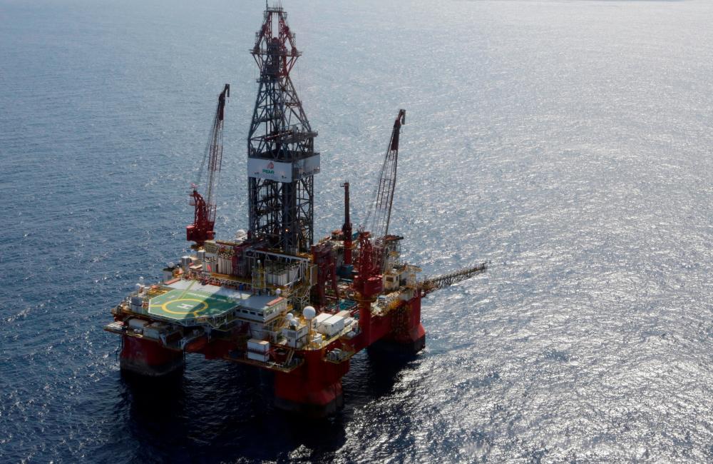 A general view of a deep-water oil platform in the Gulf of Mexico. Prices for oil six months ahead look poised to rise above the front-month contract.– Reuterspic