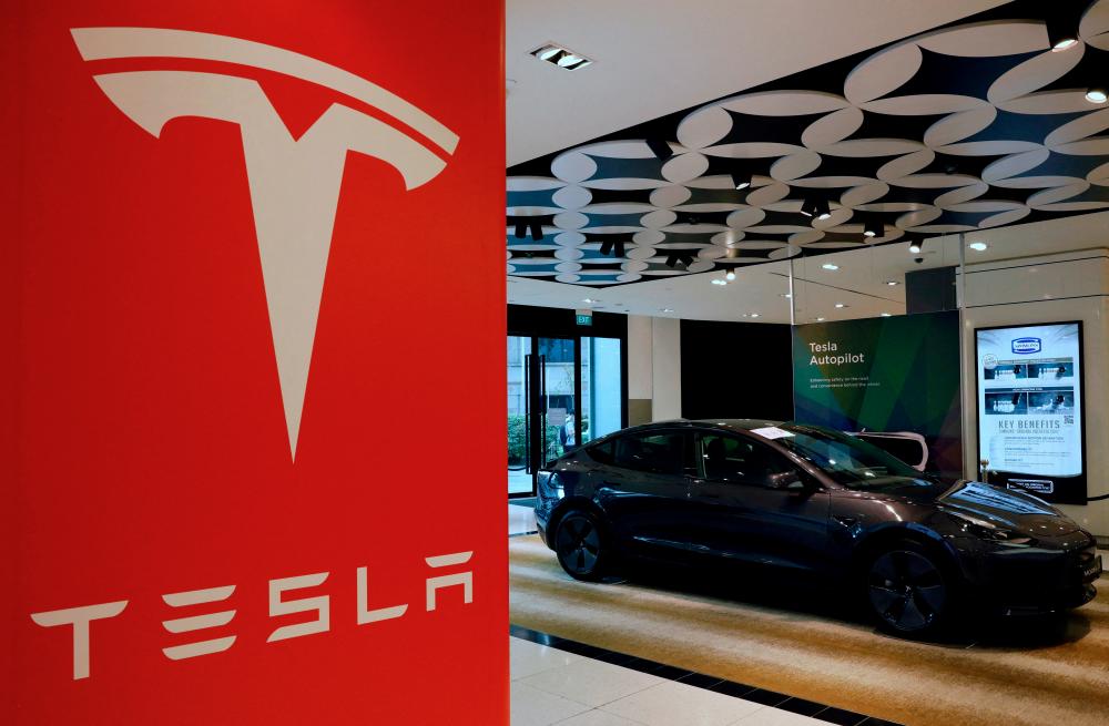Tesla sees 2022 delivery miss, Q3 revenue below forecast