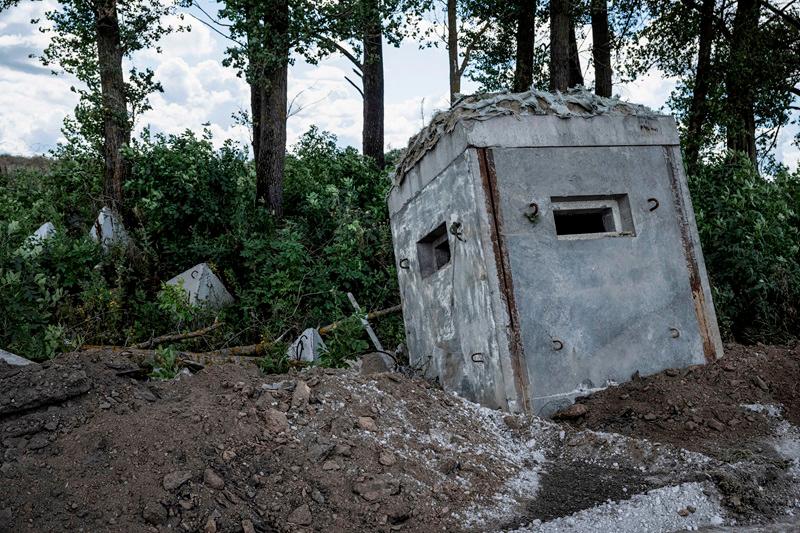 FILE PHOTO: Anti-tank fortifications are seen at a destroyed crossing point at the border with Russia, amid Russia's attack on Ukraine, in Sumy region, Ukraine August 13, 2024. - REUTERS/Viacheslav Ratynskyi/File Photo