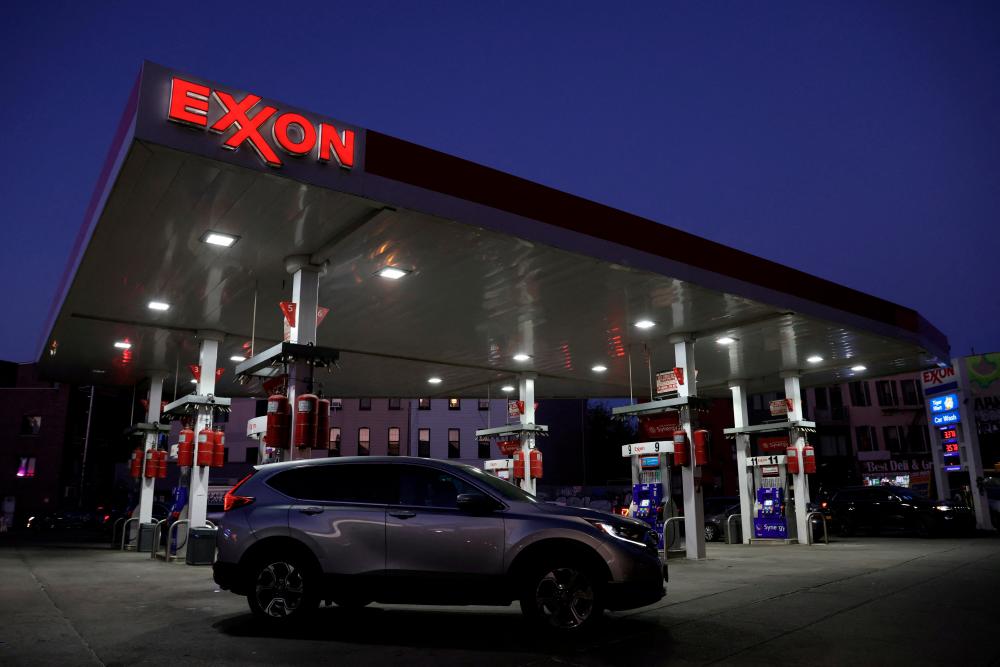 Cars are seen at an Exxon petrol station in Brooklyn, New York City. – Reutespic