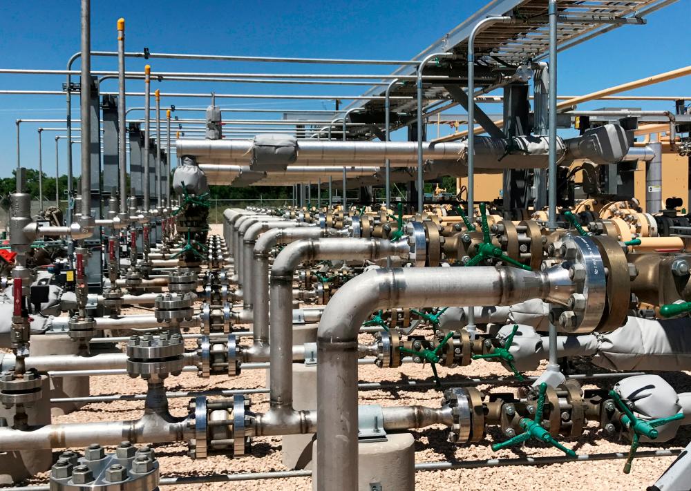 Equipment used to process carbon dioxide, crude oil and water at an Occidental Petroleum enhanced oil recovery project in Hobbs, New Mexico. US crude stockpiles rose more than expected last week. – Reuterspic