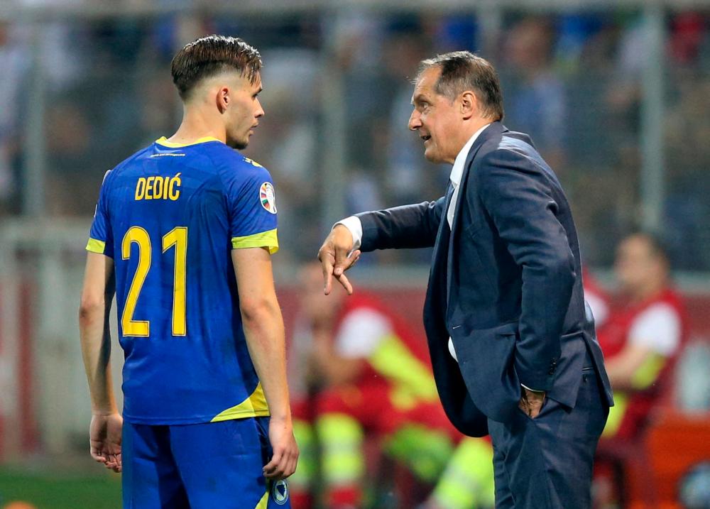 Filepix: Bosnia and Herzegovina coach Faruk Hadzibegic talks to Amar Dedic/REUTERSPix