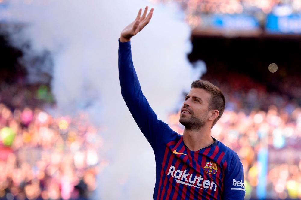 (FILES) In this file photo taken on August 15, 2018 Barcelona’s Spanish defender Gerard Pique waves at fans before the 53rd Joan Gamper Trophy friendly football match between Barcelona and Boca Juniors at the Camp Nou stadium in Barcelona. AFPPIX