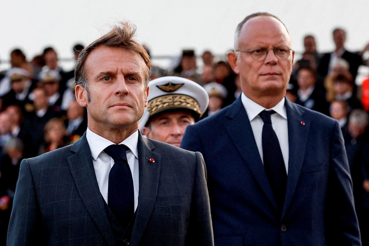 (FILES) France’s President Emmanuel Macron (L). - Benoit Tessier / POOL / AFP