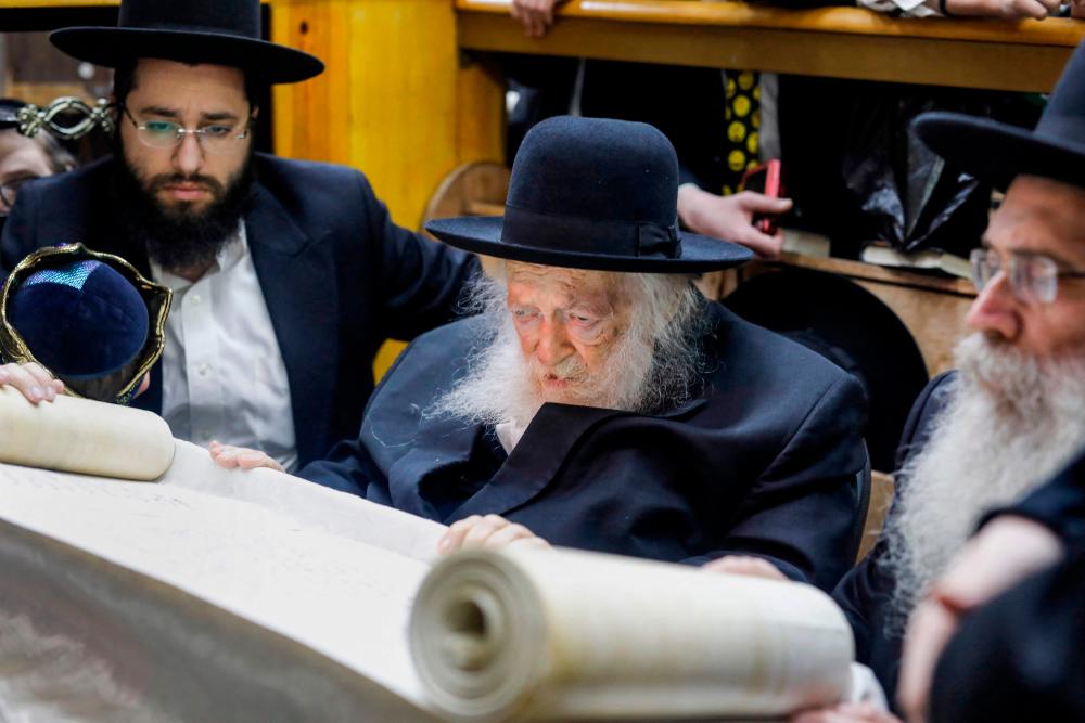 (FILES) In this file photo taken on March 20, 2019, Rabbi Chaim Kanievsky (C), one of the main spiritual leader of Ultra-Orthodox Jews. AFPPIX