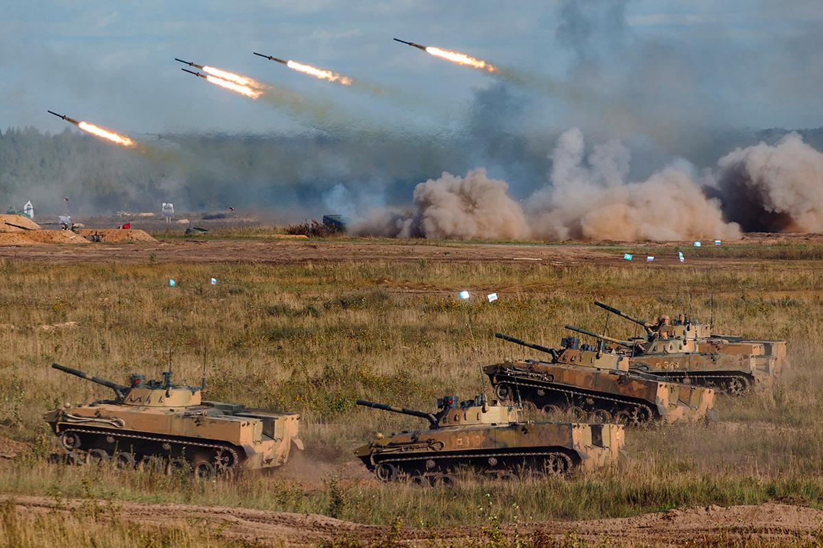 This handout picture made available by the Russian Defence Ministry on September 13, 2021 shows the “Zapad-2021” joint military drills of the armed forces of the Russian Federation and the Republic of Belarus at the Mulino army base in the Nizhny Novgorod region, some 350 kilometers east of Moscow. AFP PHOTO / Russian Defence Ministry / handout