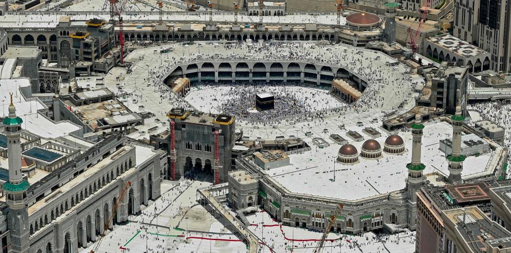 (FILES) This file photo taken on August 12, 2019 shows an aerial view of the Kaaba (the Cube), Islam's holiest shrine, at the Grand Mosque, in Saudi Arabia's holy city of Mecca during the climax of the annual Hajj pilgrimage. - AFPPIX
