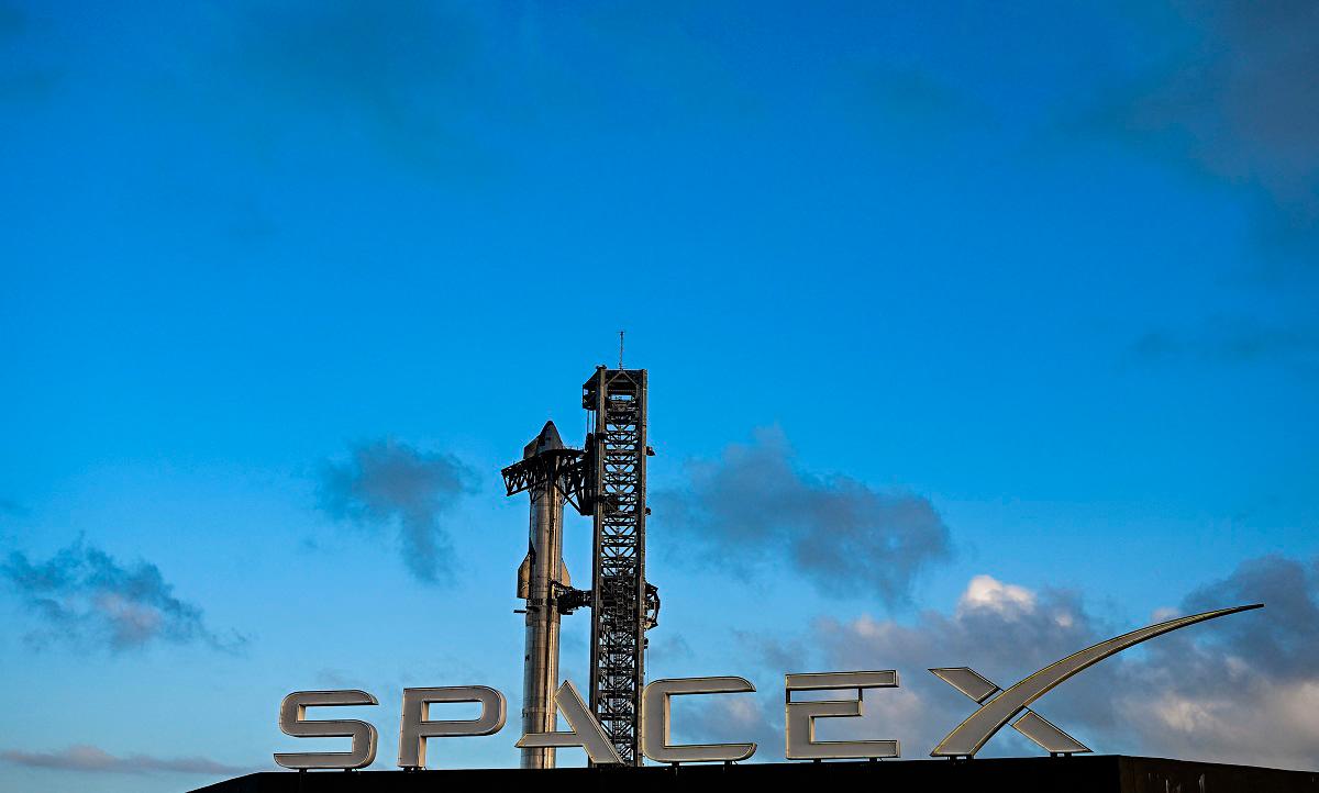 (FILES) The SpaceX Starship sits on the launch pad ahead of its sixth flight test from Starbase in Boca Chica, Texas, on November 17, 2024. - CHANDAN KHANNA / AFP