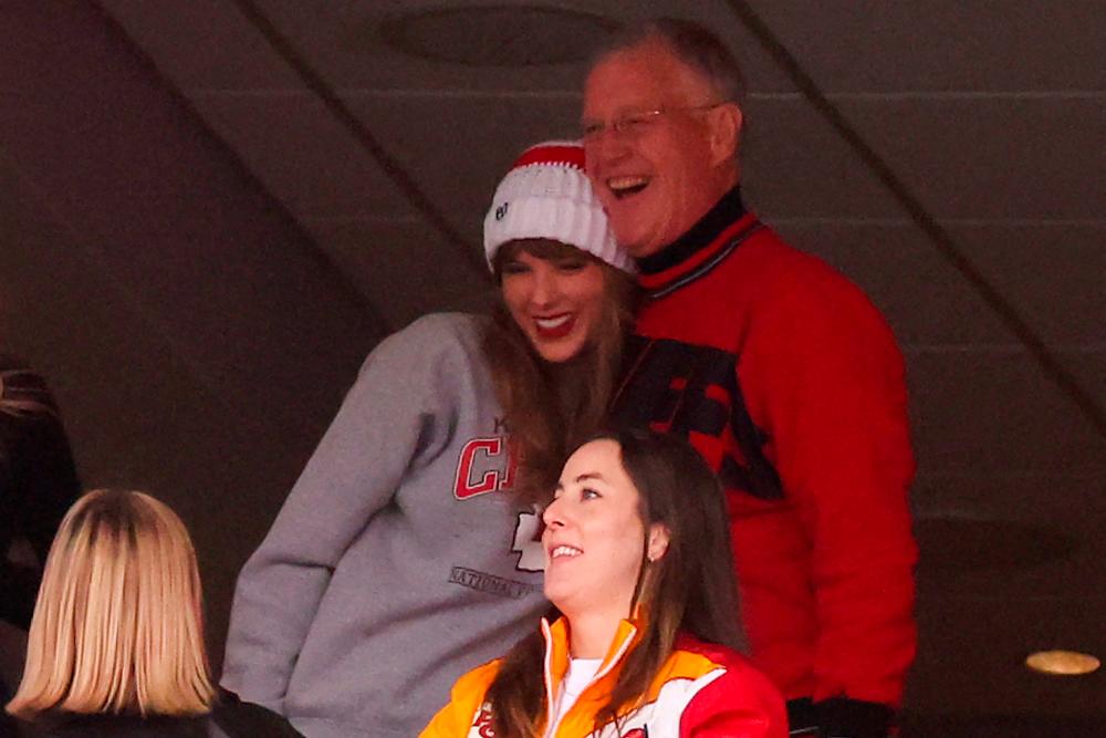 Filepix: US singer Taylor Swift (L) and her father Scott Kingsley Swift (top R) cheer as they watch the Kansas City Chiefs play the New England Patriots at Gillette Stadium in Foxborough, Massachusetts, on December 17, 2023/AFPpix