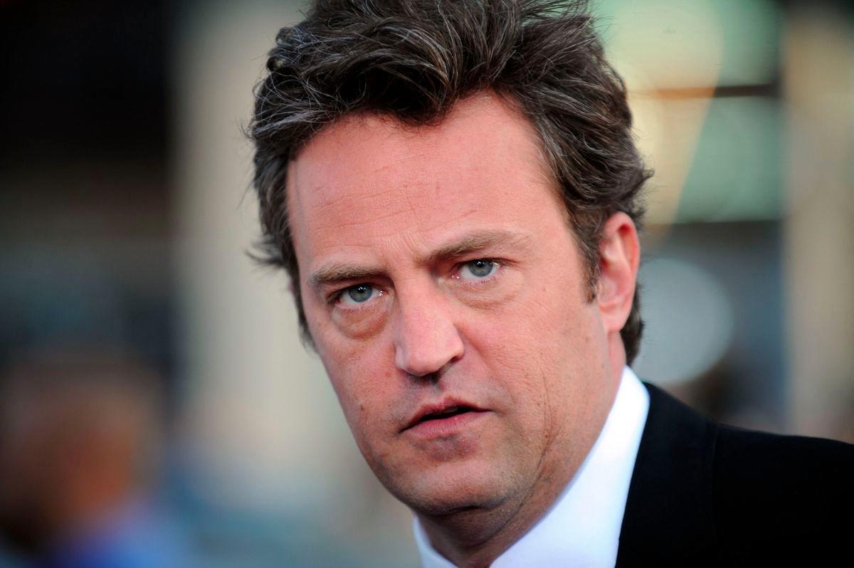 Actor Matthew Perry arrives at the Los Angeles premiere of 17 Again at the Grauman's Chinese Theater in Hollywood, California, April 14, 2009. AFPPIX