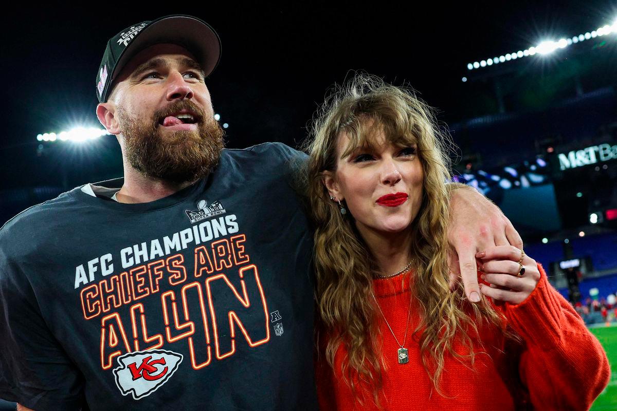 Travis Kelce #87 of the Kansas City Chiefs (L) celebrates with Taylor Swift after defeating the Baltimore Ravens in the AFC Championship Game at M&amp;T Bank Stadium on January 28, 2024 in Baltimore, Maryland. GETTY IMAGES NORTH AMERICA / AFP