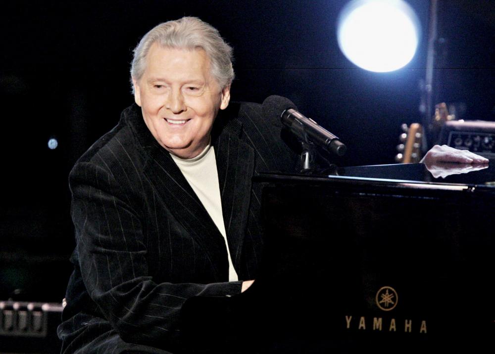 (FILES) In this file photo taken on October 25, 2005 musician Jerry Lee Lewis performs on stage during the I Walk The Line: A Night For Johnny Cash musical tribute at the Pantages Theatre in Los Angeles, California. Lewis died on October 28, 2022 at the age of 87, his agent said. AFPPIX