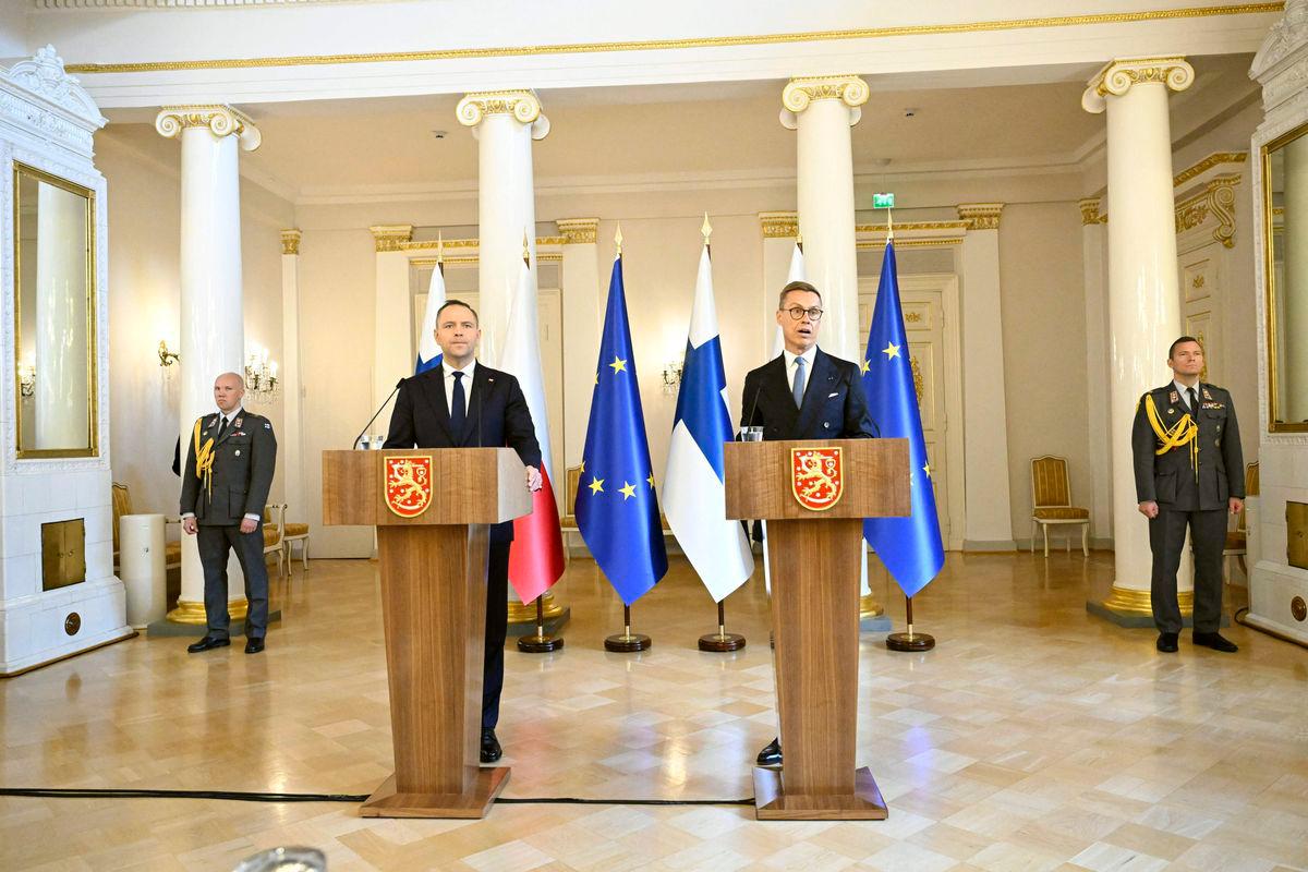 President of Poland Karol Nawrocki (L) and President of Finland Alexander Stubb (R)attend a press conference after a meeting at the Presidential Castle in Helsinki on September 9, 2025. (Photo by Roni Rekomaa / LEHTIKUVA / AFP)