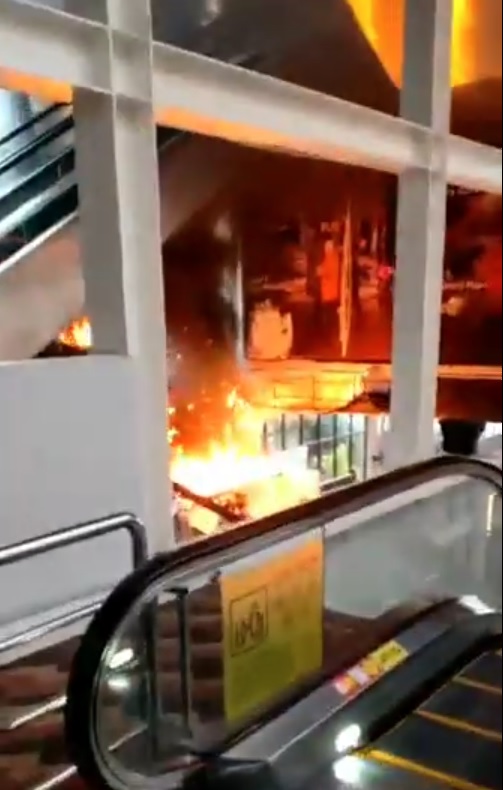 (Video) Escalator in Genting Highlands catches fire, no one injured