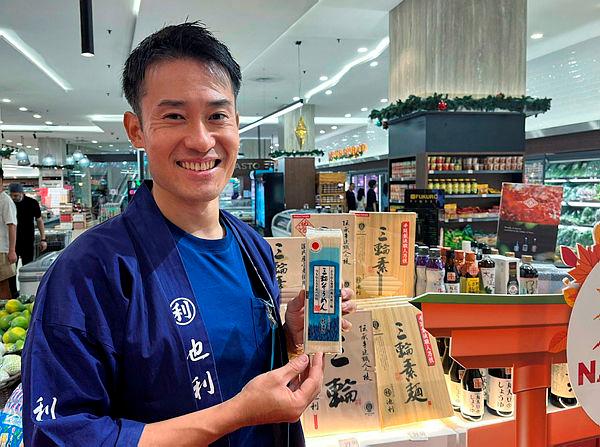 Ikeri Co. Ltd’s, a leading producer of traditional Miwa somen noodles from Sakurai city in Nara Prefecture, Japan participated in the Nara Food Fair in Kuala Lumpur recently.–Bernamapix