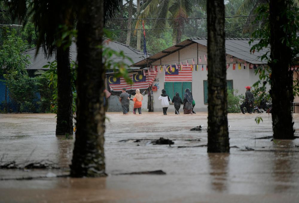 As of noon today, Johor has recorded a total of 6,248 flood victims from 1,628 families in seven districts compared to 5,818 victims from 1,540 families recorded this morning. — Bernama