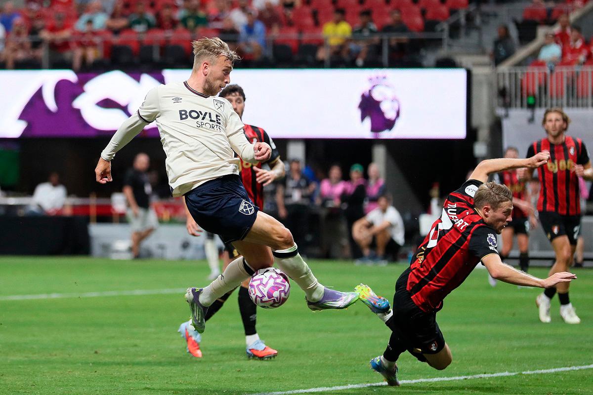 Jarrod Bowen of West Ham United has his shot blocked by Adrien Truffert of AFC Bournemouth during the Premier League Summer Series match between AFC Bournemouth and West Ham United FC. - AJ Reynolds / GETTY IMAGES NORTH AMERICA / AFP