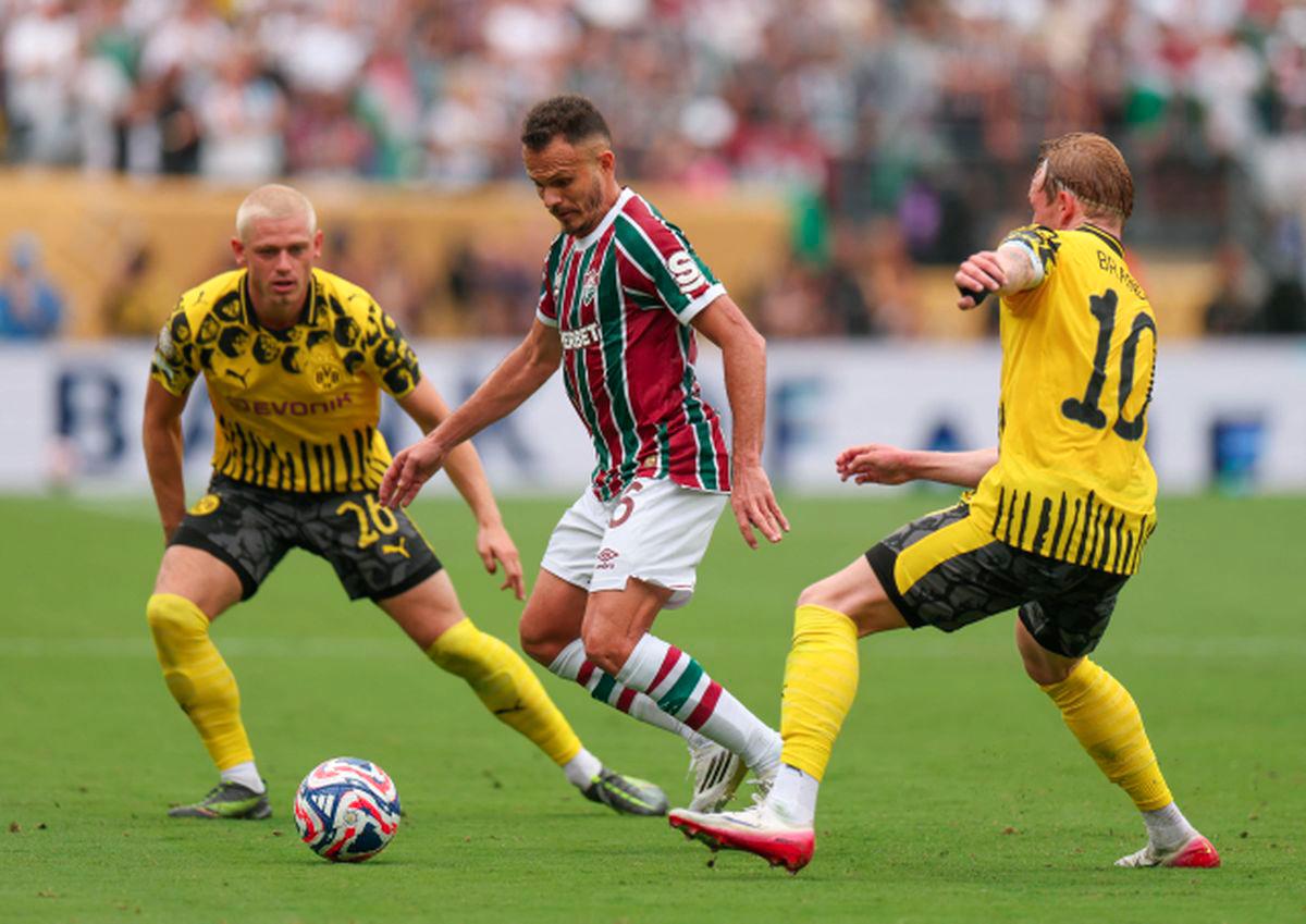 Rene #6 of Fluminense FC runs with the ball while under pressure from Julian Brandt #10 and Julian Ryerson #26 of Borussia Dortmund during the FIFA Club World Cup 2025 group F match between Fluminense FC and Borussia Dortmund at MetLife Stadium on June 17, 2025 in East Rutherford, New Jersey. - AFPPIX
