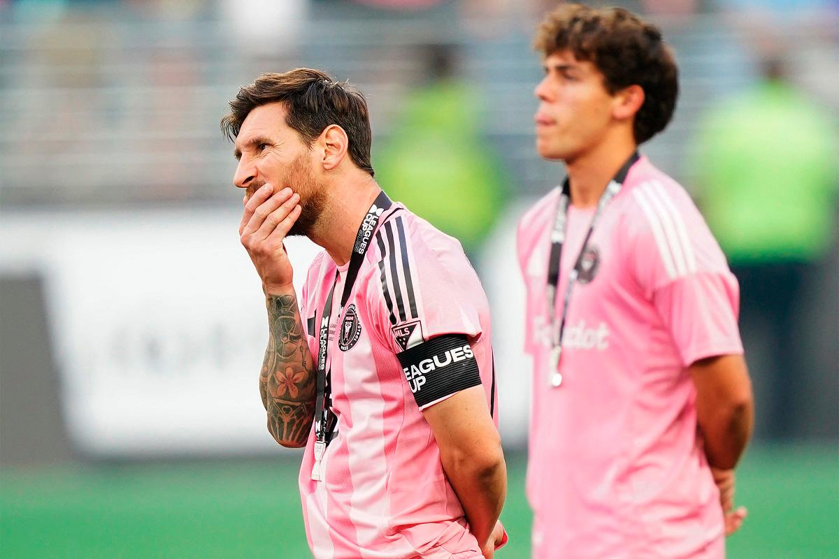 Lionel Messi of Inter Miami CF gestures with the runners-up medal after the Leagues Cup Final match between Seattle Sounders and Inter Miami CF at Lumen Field in Seattle, Washington. - Getty Images/AFP