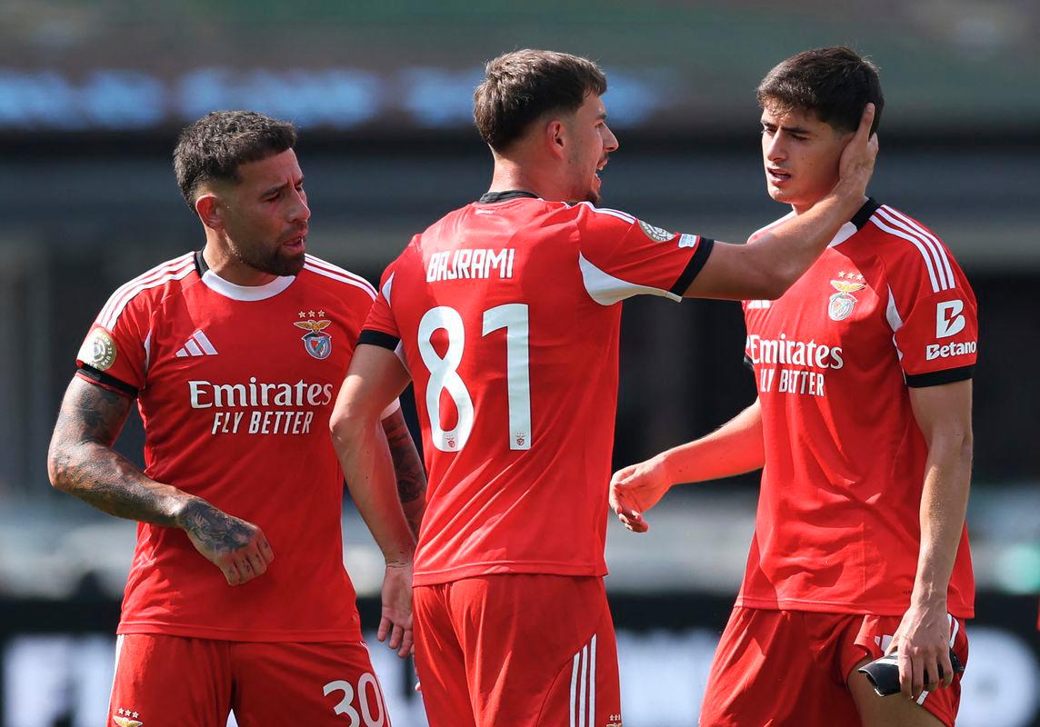 Benfica beat Bayern to top group C