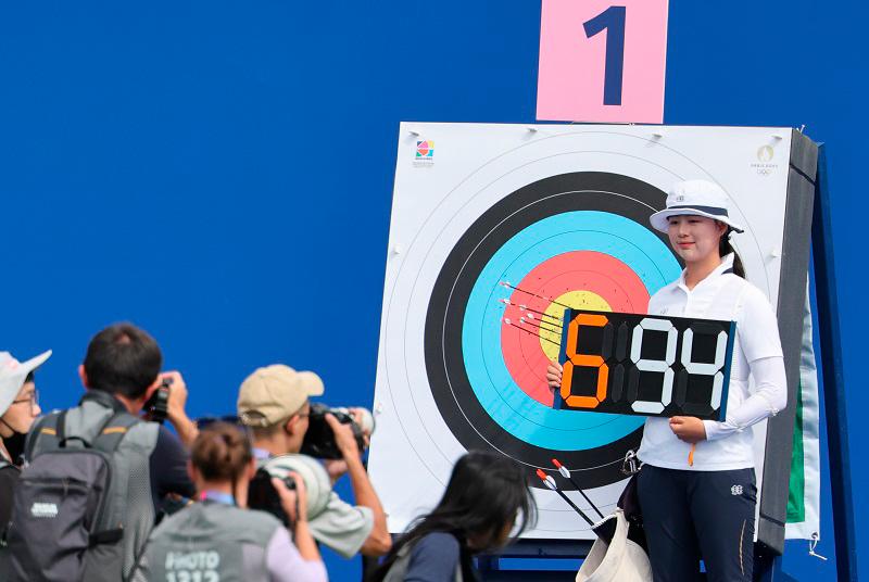 $!Lim Sihyeon broke the women’s archery world record in the individual standings. Lim scored 694 out of a possible 720 points, finishing first in the ranking round. - BERNAMApix