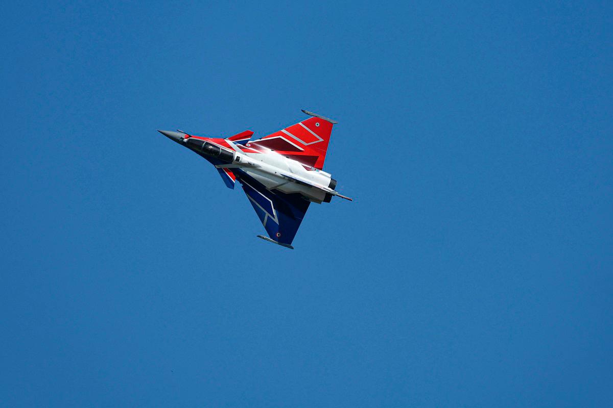 A Rafale fighter jet performs during an exhibition flight demonstration during the 55th edition of the International Paris Air Show at the Paris–Le Bourget Airport, in Le Bourget, suburb of Paris on June 16, 2025. - Alain JOCARD / AFP