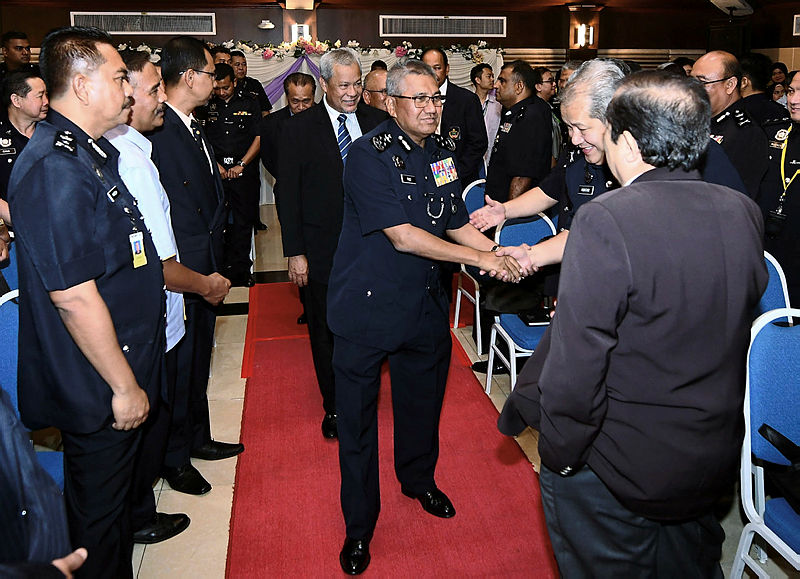 Inspector-General of Police Tan Sri Mohamad Fuzi Harun is greeted by guests upon arrival for the signing of an MoU between the Police Cooperative, Retired Senior Police Officers Association of Malaysia and Malaysian Safety Industry Association at Bukit Aman, on March 19, 2019. — Bernama