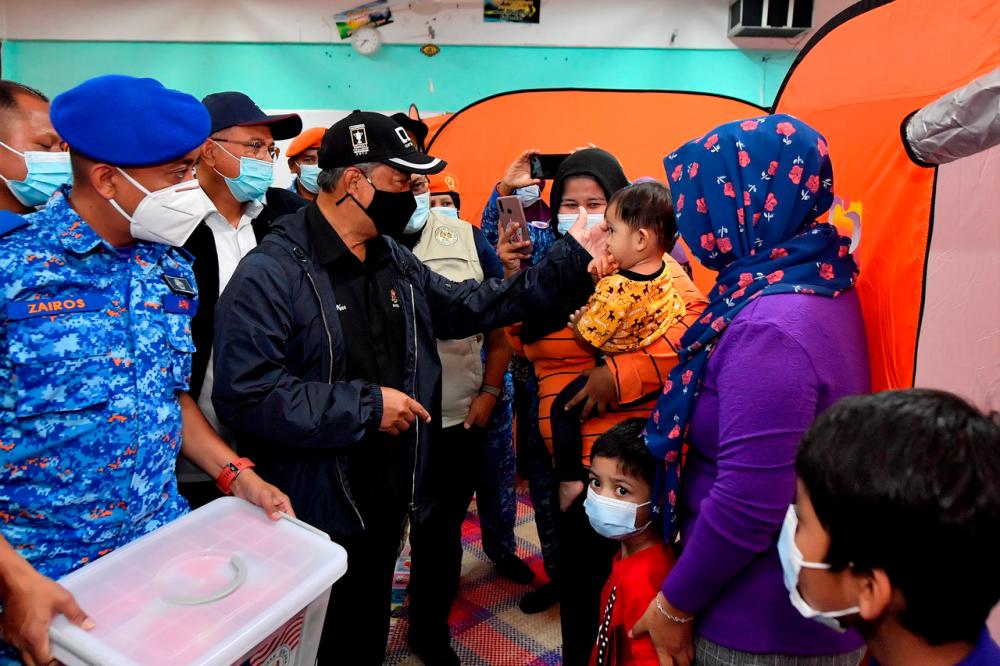 PM Muhyiddin visits flood victims in Pahang (Updated)