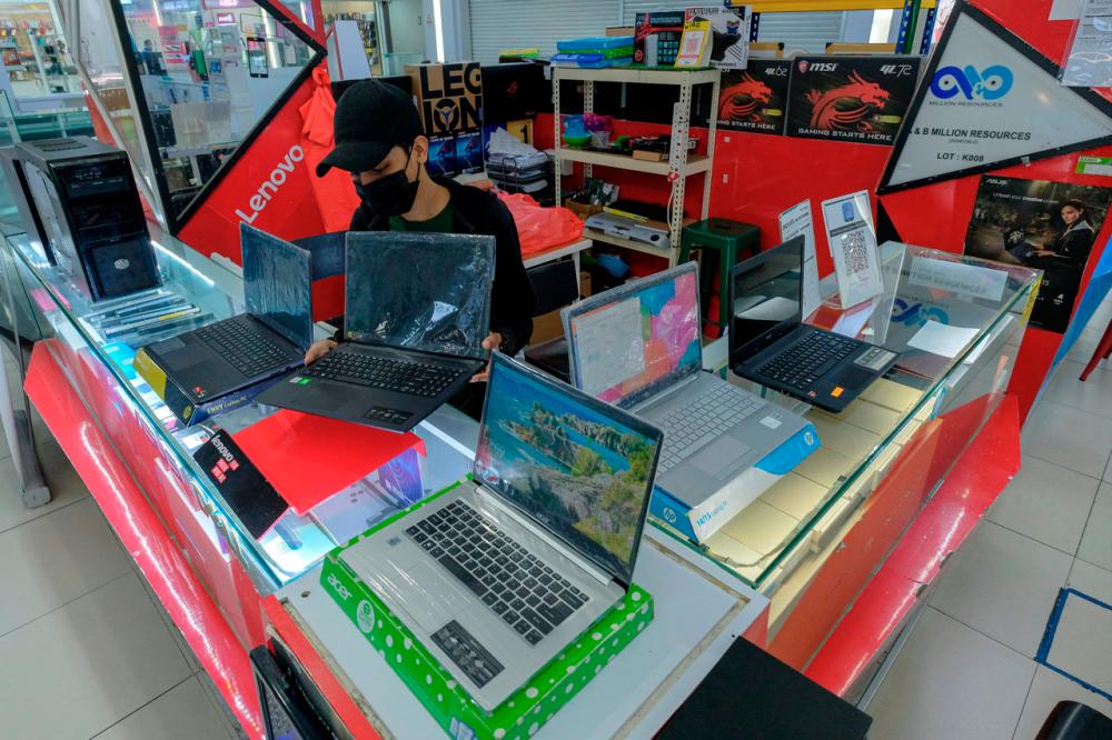 A computer store at the Mara Digital Mall -Bernamapix