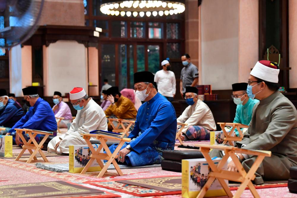 Muhyiddin attends solat hajat in conjunction with PN govt’s first anniversary