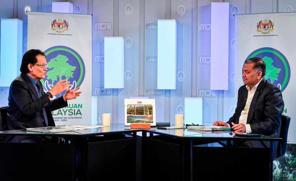 Energy and Natural Resources Minister Datuk Seri Dr Shamsul Anuar Nasarah being interviewed by Sherkawi Jirim during a Ruang Bicara segment entitled ‘Komited Kekal Hijau’ - Bernama