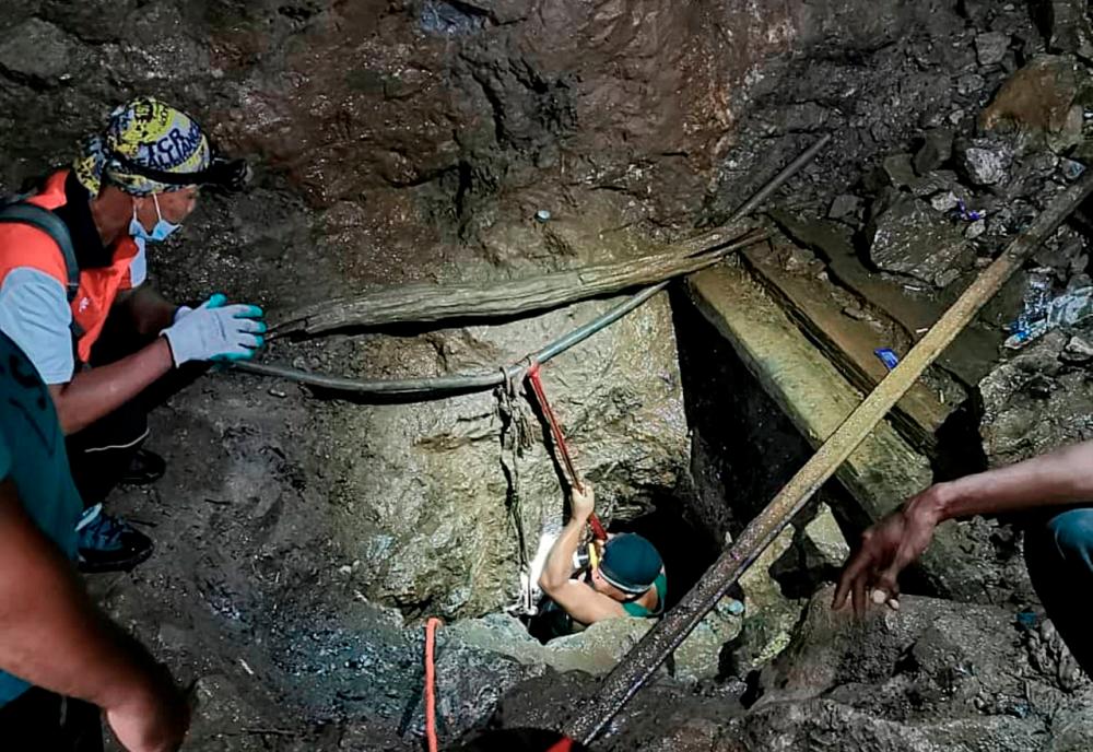 Operations to retrieve the body of a miner who died under a rubble in Gunung Tabai on March 24 -Bernama