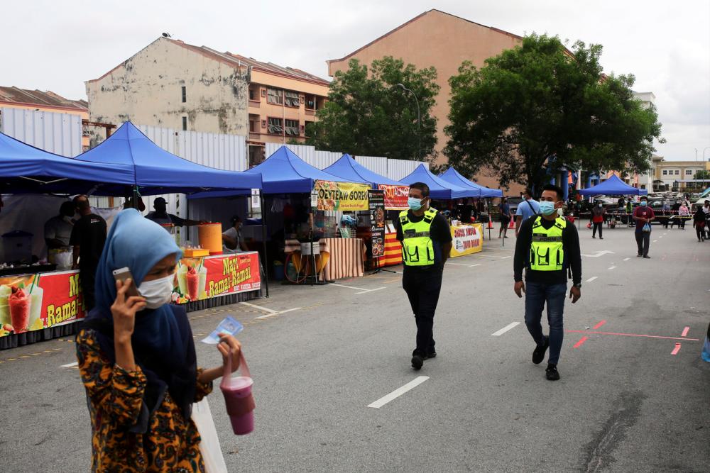 Police doing their rounds at a Ramadan Bazaar in Nilai on April 17 - Bernama