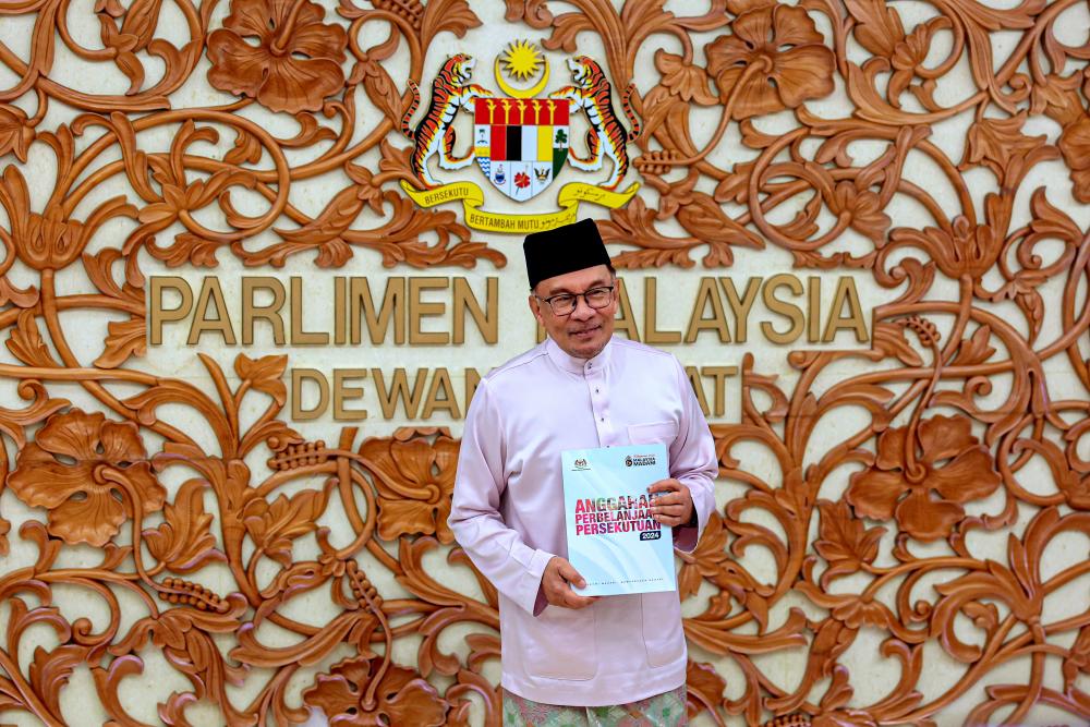 KUALA LUMPUR, Oct 13 -- Prime Minister Datuk Seri Anwar Ibrahim, who is also the Minister of Finance, showed the 2024 Federal Expenditure Estimates book which he read when presenting the Malaysia MADANI 2024 Budget at the Parliament. BERNAMAPIX