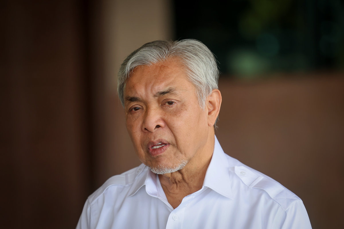Deputy Prime Minister Datuk Seri Dr Ahmad Zahid Hamidi holds a press conference at Subang Air Base after taking part in the Cloud Seeding Operation (OPA) at the Bukit Merah Dam in Perak using a C-130H aircraft, today. – BERNAMA
