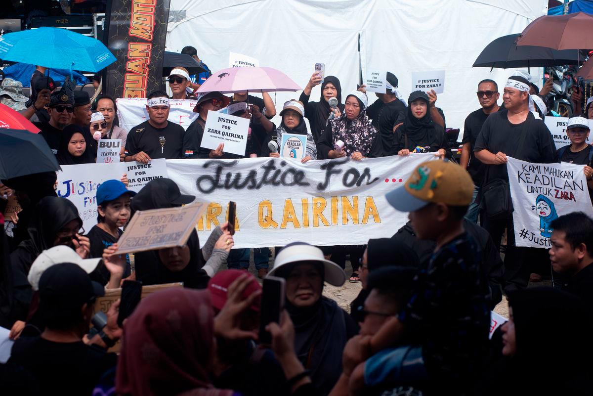 More than 3,000 people from all walks of life turned up on August 10 for a solidarity rally at the Labuan Food Court car park to demand justice for Zara Qairina Mahathir. - BERNAMA