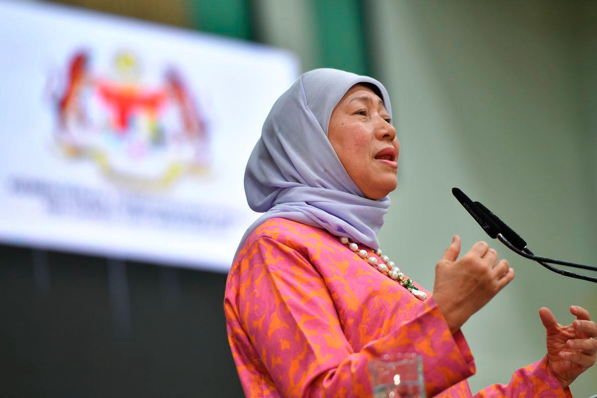 Menteri Pembangunan Wanita, Keluarga dan Masyarakat Datuk Seri Nancy Shukri berucap pada Program Gempak Inspirasi @ Sepagi Bersama PPWS di Wisma SABATI hari ini. - BERNAMA