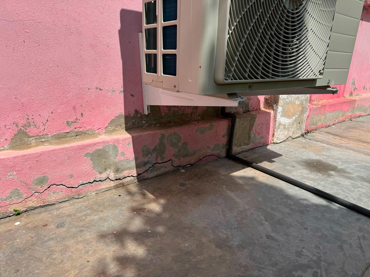 Among the cracks that occurred at Segamat Community College 2 following the earthquake that affected the district last Sunday with three cracks found in Block E of the college. - Bernama file pic