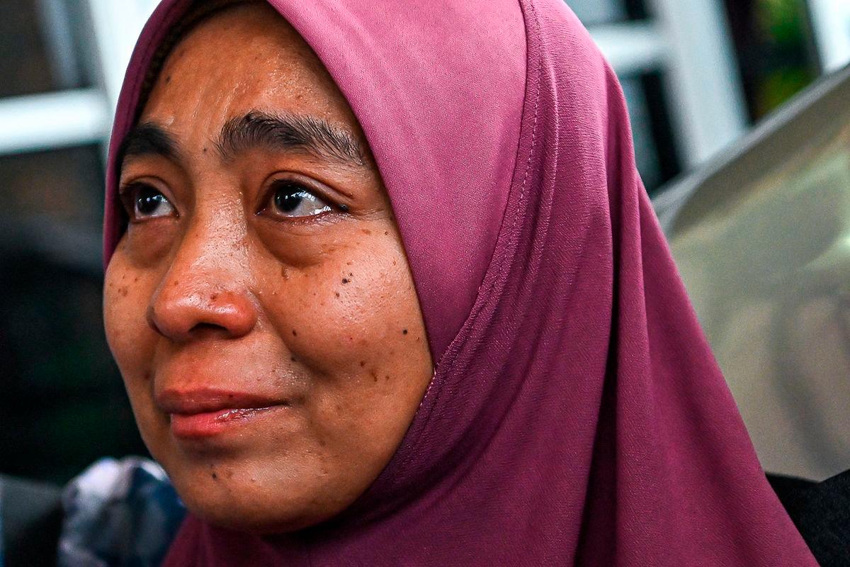 Norfazila Md Lajin, the mother of student Abdul Fatah Khairol Rizal, appeared emotional when met by reporters at her home in Kampung Masjid yesterday. – BERNAMA