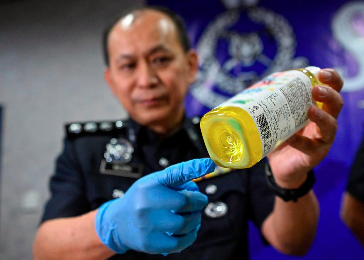 Dang Wangi Operations Intelligence Officer, ASP Wilson Ng Wee Ee, during a press conference at the Dang Wangi District Police Headquarters today. Police successfully dismantled a drug distribution syndicate involving 3,4-Methylenedioxymethamphetamine (MDMA), which is believed to have been mixed into herbal drinks, following a raid at an apartment on Jalan Yap Kwan Seng last Thursday. – BERNAMA