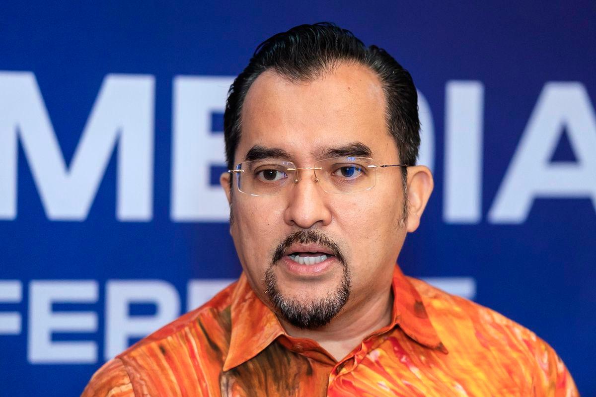 Majlis Amanah Rakyat (MARA) Chairman, Datuk Seri Dr Asyraf Wajdi Dusuki, speaks at a press conference after attending the MARA-level Anti-Bullying Town Hall Session today. – BERNAMA
