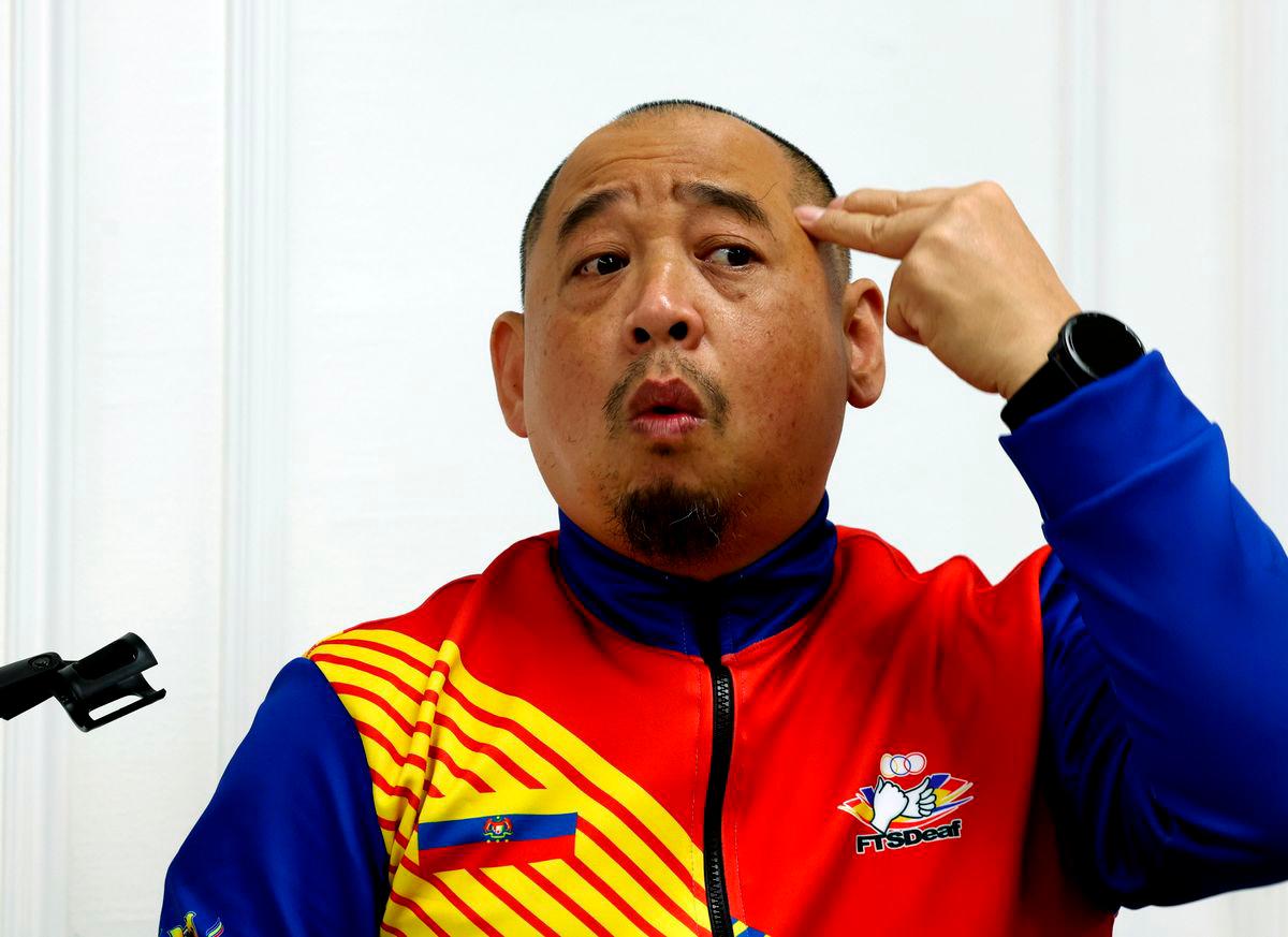 Presiden Sukan Orang Pekak Wilayah Persekutuan Dr.Ong Shin Ruenn menyampaikan ucapan pada Perasmian Pelepasan Kontinjen Atlet Pekak Wilayah Persekutuan ke Temasya Sukan Orang Pekak Malaysia oleh Isteri Perdana Menteri Datuk Seri Dr Wan Azizah Wan Ismail di Pejabat Parlimen Bandar Tun Razak di sini- BERNAMA