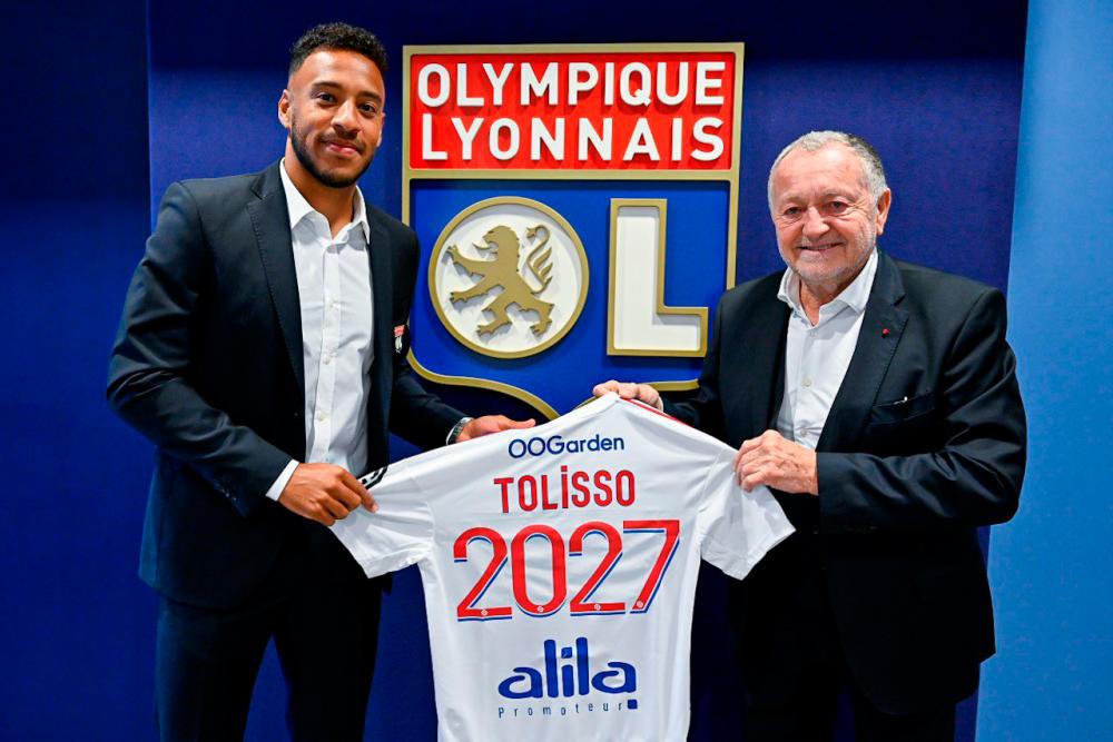 Corentin Tolisso, unveiled as new OL signing - official and confirmed. Five year deal after leaving Bayern, he’s back at OL as Alexandre Lacazette. Credit: Twitter/@FabrizioRomano